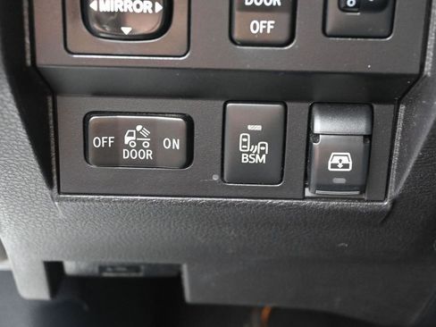 Used 2016 Toyota Tundra Limited w/ Limited Premium Package AWD/4WD image 8