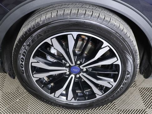 Used 2021 Ford Escape SE w/ SE Sport Appearance Package image 16