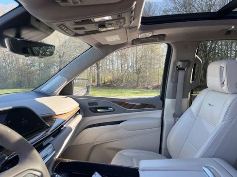 Used 2023 Cadillac Escalade Sport Platinum image 18