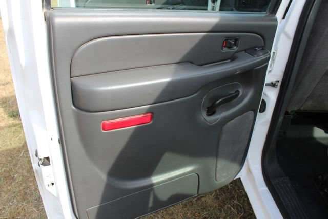 Used 2006 Chevrolet Silverado 2500 W/T w/ Heavy-Duty Power Package AWD/4WD image 26