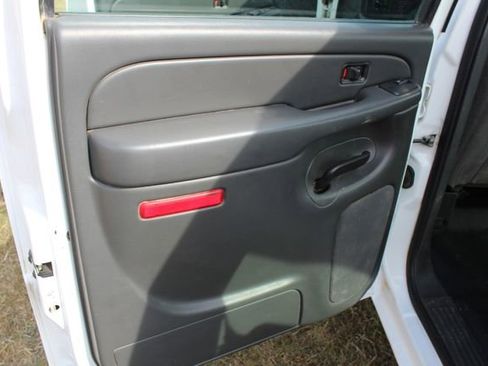 Used 2006 Chevrolet Silverado 2500 W/T w/ Heavy-Duty Power Package image 26