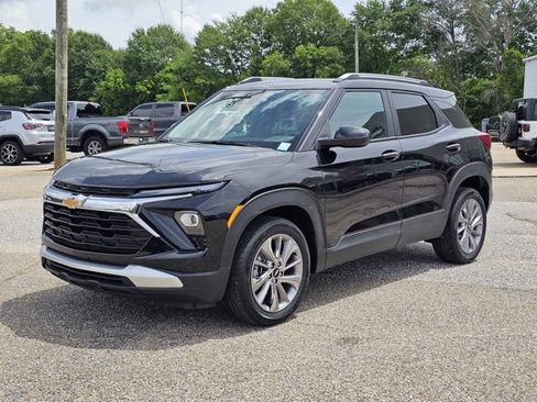 Used 2026 Chevrolet TrailBlazer LT FWD image 1