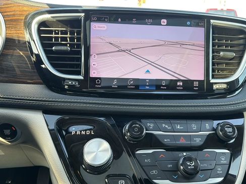 Used 2022 Chrysler Pacifica Limited image 86