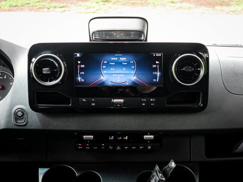 Used 2025 Mercedes-Benz Sprinter 2500 image 26