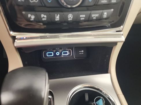 Used 2020 Jeep Grand Cherokee Limited AWD/4WD image 17