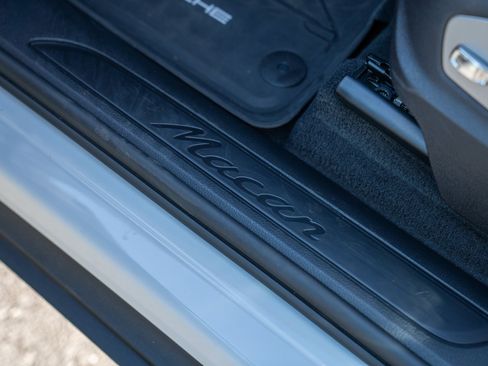 Certified 2026 Porsche Macan AWD/4WD image 12