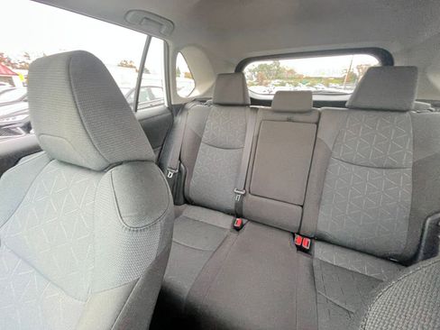 Used 2025 Toyota RAV4 XLE image 40