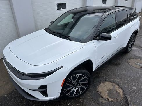 Used 2025 Jeep Wagoneer S Limited image 1