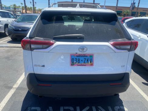 Used 2019 Toyota RAV4 LE w/ Carpet Mat Package FWD image 11