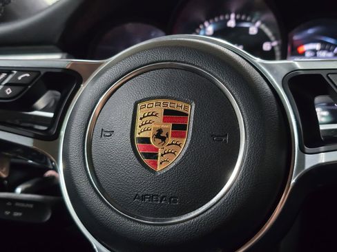 Used 2017 Porsche Macan Turbo image 21