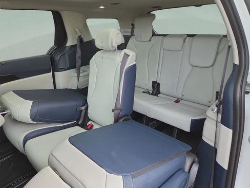 New 2026 Kia Carnival SX Prestige FWD image 11