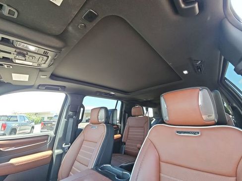 Used 2023 GMC Yukon XL Denali Ultimate AWD/4WD image 15