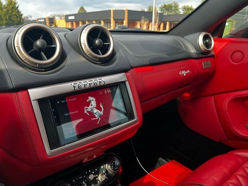 Used 2012 Ferrari California RWD image 16
