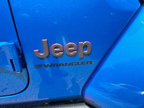 Used 2024 Jeep Wrangler Unlimited Rubicon AWD/4WD image 13