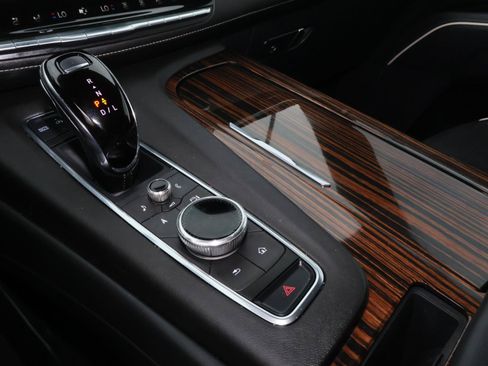 Used 2024 Cadillac Escalade Premium Luxury RWD image 29