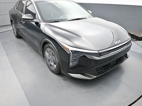 Used 2025 Kia K4 LX image 1