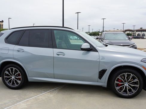 Used 2025 BMW X5 xDrive40i w/ M Sport Package AWD/4WD image 4