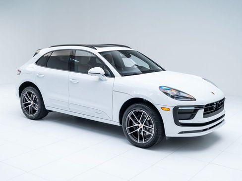 Certified 2026 Porsche Macan AWD/4WD image 7