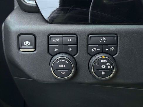 Used 2024 Chevrolet Silverado 1500 LT Trail Boss w/ Protection Package AWD/4WD image 17