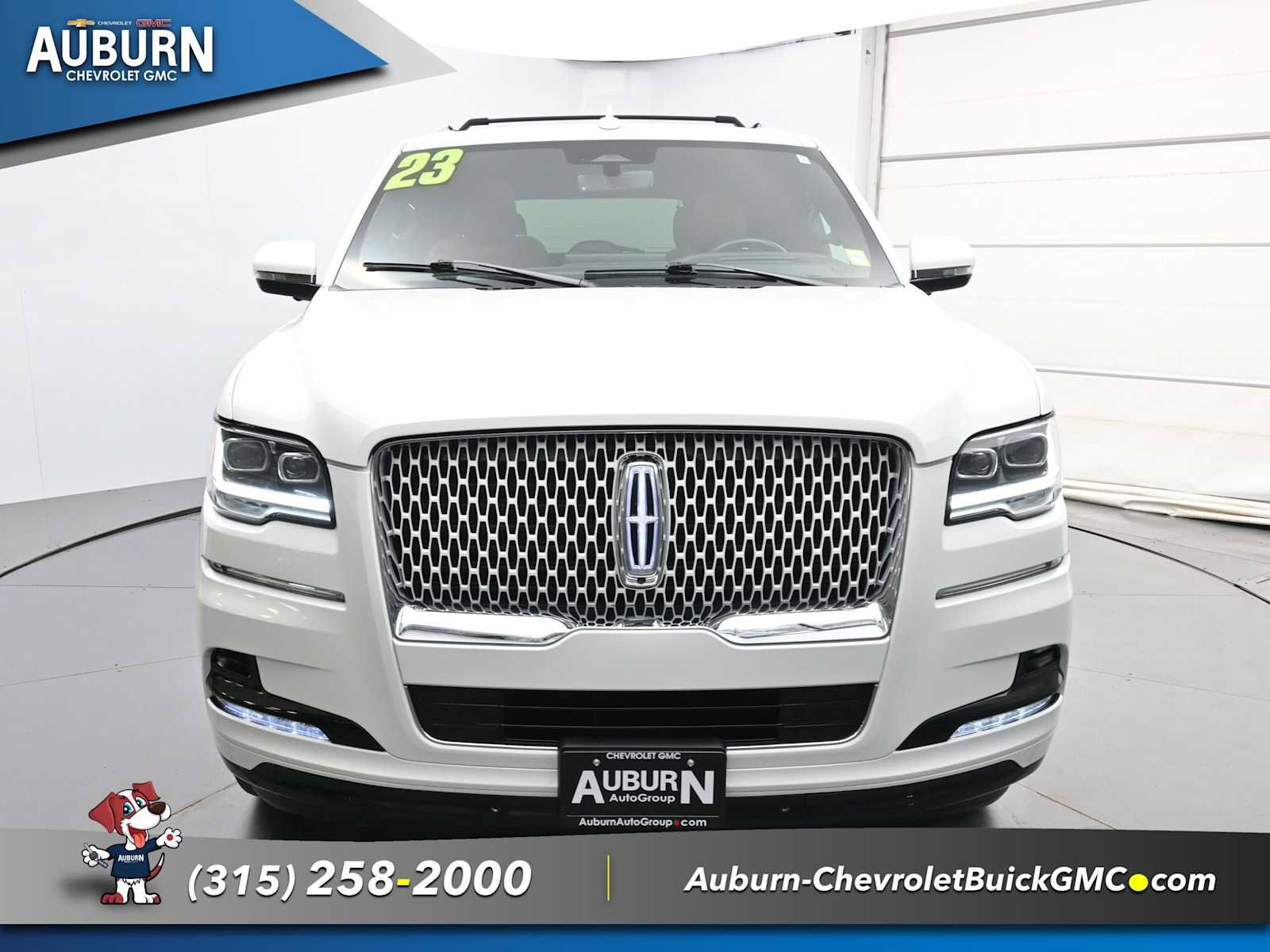 Used 2023 Lincoln Navigator Reserve AWD/4WD image 3