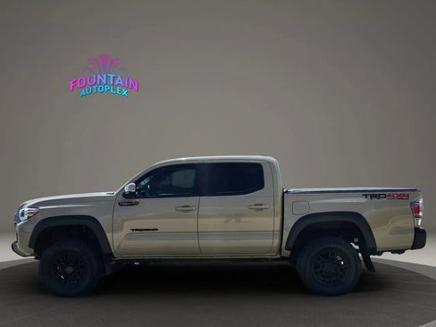 Used 2020 Toyota Tacoma TRD Off-Road image 2