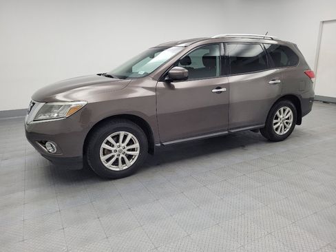 Used 2015 Nissan Pathfinder SV image 2