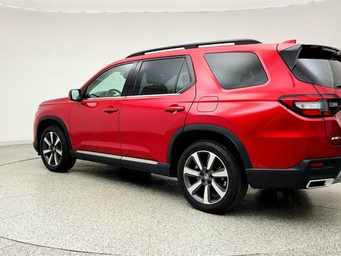 Used 2025 Honda Pilot Touring image 7