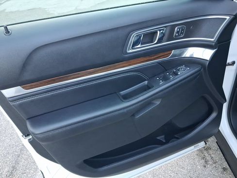 Used 2016 Ford Explorer Limited w/ Equipment Group 301A FWD image 18