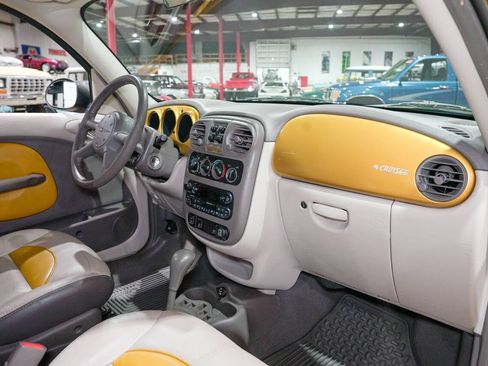 Used 2002 Chrysler PT Cruiser Limited FWD image 40