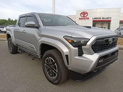 Used 2025 Toyota Tacoma TRD Sport image 1
