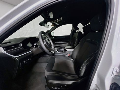 Used 2025 Jeep Grand Cherokee L Laredo RWD image 14
