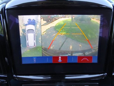 Used 2018 Chevrolet Traverse AWD LT w/ 2LT image 32