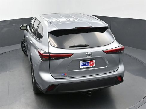 Used 2023 Toyota Highlander XLE image 36