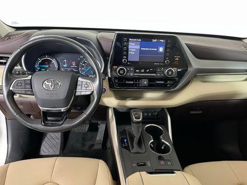 Used 2020 Toyota Highlander XLE image 14