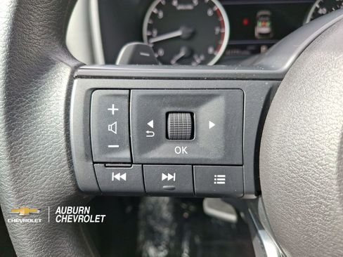 Used 2023 Nissan Rogue S image 13