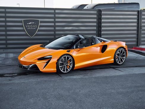 Used 2025 McLaren Artura Spider image 23