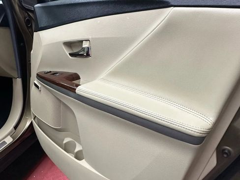 Used 2012 Toyota Venza XLE image 27