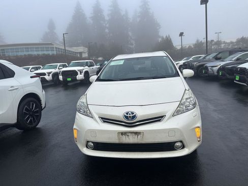 Used 2012 Toyota Prius V Five image 2