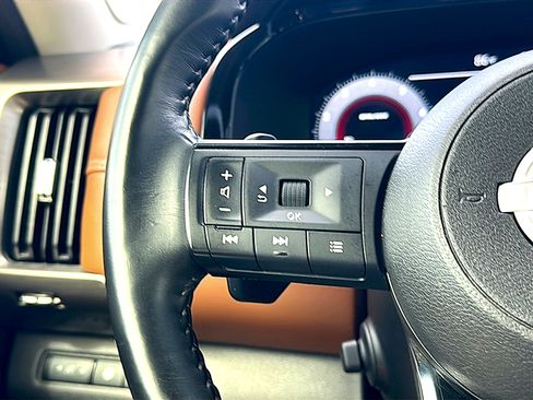 Used 2024 Nissan Pathfinder Platinum FWD image 31