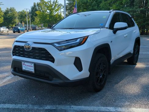 Used 2025 Toyota RAV4 XLE w/ Convenience Package FWD image 8
