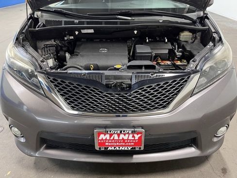 Used 2015 Toyota Sienna SE image 7