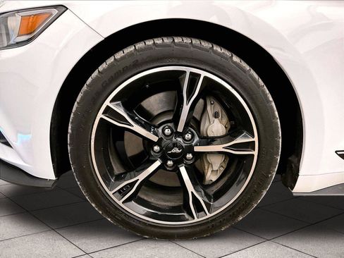 Used 2017 Ford Mustang GT Premium w/ Equipment Group 401A image 8