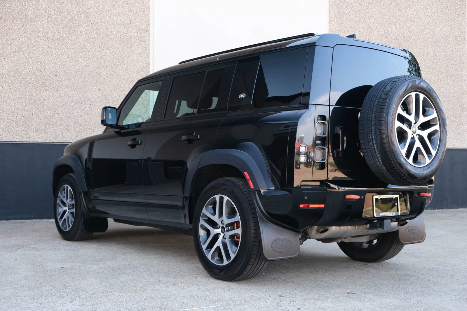 Used 2023 Land Rover Defender 110 X AWD/4WD image 14