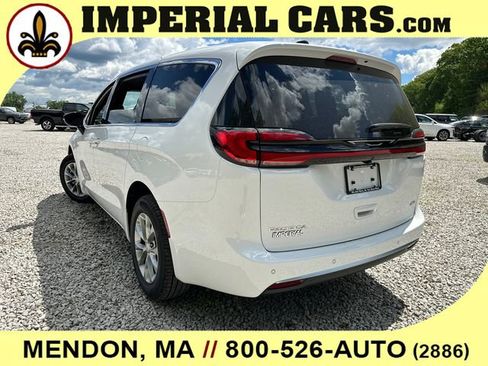 New 2027 Chrysler Pacifica Select AWD/4WD image 9