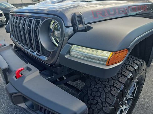 Used 2025 Jeep Wrangler Unlimited Rubicon AWD/4WD image 36