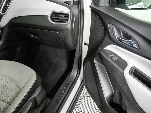 Used 2022 Chevrolet Equinox LS FWD image 23