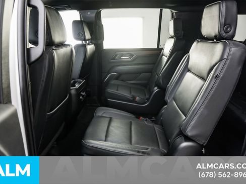 Used 2025 GMC Yukon XL Denali RWD image 19