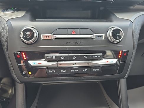 Used 2020 Ford Explorer XLT w/ Equipment Group 202A image 27