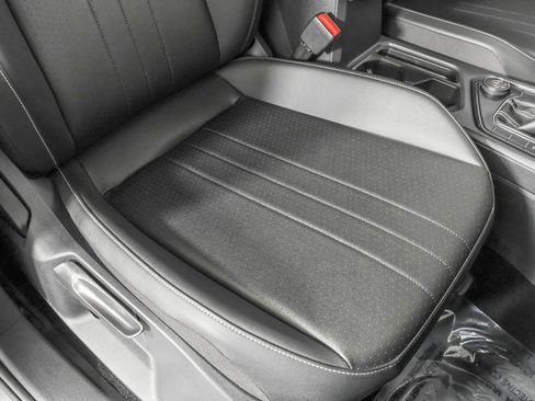 Used 2023 Volkswagen Tiguan SE image 44