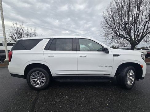 Used 2023 GMC Yukon Denali image 3